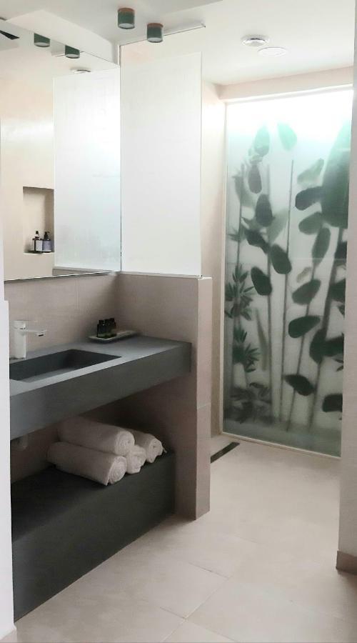 Grinn-in The Heart Of Rhodes,new&stylish! * Rhodes City